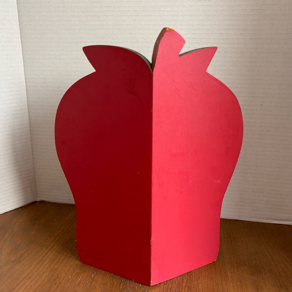 Red Strawberry Wall Shelf - Decorative Home Wall Decor Vintage - Picture 2 of 10